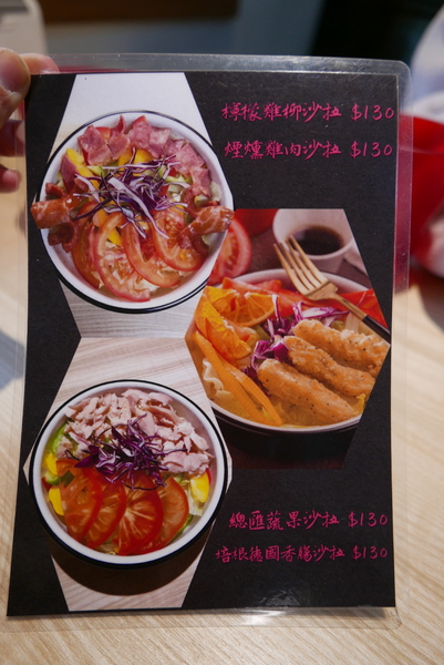 寶寶漢堡：1070207[禮官三小愛台灣]台中市北區寶寶漢堡中友百貨一中商圈寶寶今天看帥哥不爬山吃美味料多實在的火龍果牛肉堡與墨西哥辣椒牛肉堡