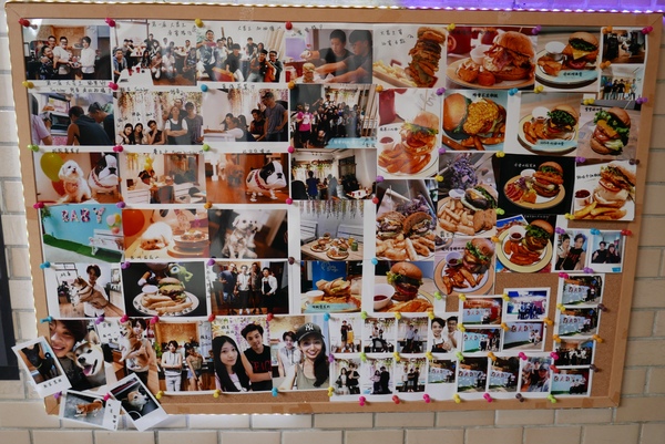 寶寶漢堡：1070207[禮官三小愛台灣]台中市北區寶寶漢堡中友百貨一中商圈寶寶今天看帥哥不爬山吃美味料多實在的火龍果牛肉堡與墨西哥辣椒牛肉堡