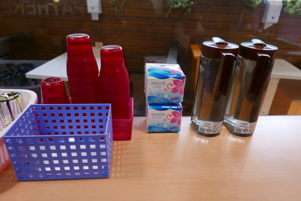 寶寶漢堡：1070207[禮官三小愛台灣]台中市北區寶寶漢堡中友百貨一中商圈寶寶今天看帥哥不爬山吃美味料多實在的火龍果牛肉堡與墨西哥辣椒牛肉堡