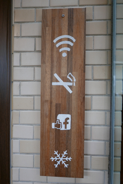 寶寶漢堡：1070207[禮官三小愛台灣]台中市北區寶寶漢堡中友百貨一中商圈寶寶今天看帥哥不爬山吃美味料多實在的火龍果牛肉堡與墨西哥辣椒牛肉堡