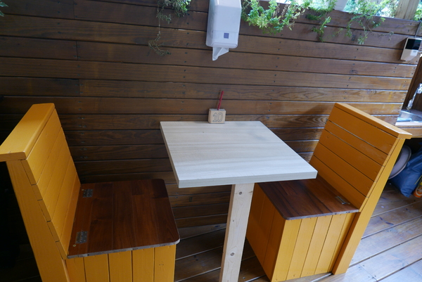 寶寶漢堡：1070207[禮官三小愛台灣]台中市北區寶寶漢堡中友百貨一中商圈寶寶今天看帥哥不爬山吃美味料多實在的火龍果牛肉堡與墨西哥辣椒牛肉堡