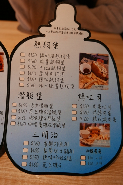 寶寶漢堡：1070207[禮官三小愛台灣]台中市北區寶寶漢堡中友百貨一中商圈寶寶今天看帥哥不爬山吃美味料多實在的火龍果牛肉堡與墨西哥辣椒牛肉堡