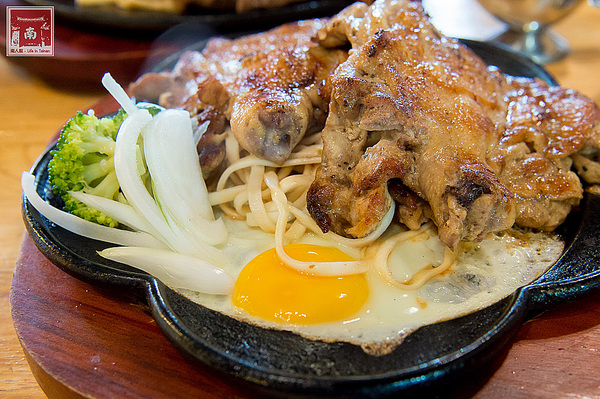 19號倉庫鐵板牛排 新營店：【台南新營】來自逢甲巷弄平價排餐｜戰斧牛排好霸氣｜雙倍主餐好滿足｜波霸奶茶喝到飽｜免費加飯加麵~~19號倉庫鐵板牛排新營店