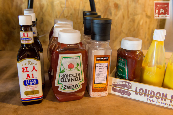 19號倉庫鐵板牛排 新營店：【台南新營】來自逢甲巷弄平價排餐｜戰斧牛排好霸氣｜雙倍主餐好滿足｜波霸奶茶喝到飽｜免費加飯加麵~~19號倉庫鐵板牛排新營店