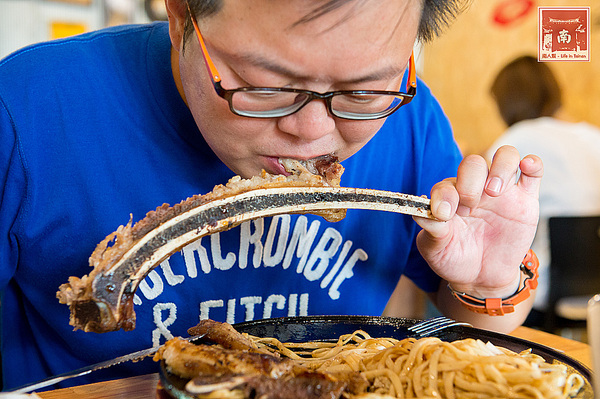 19號倉庫鐵板牛排 新營店：【台南新營】來自逢甲巷弄平價排餐｜戰斧牛排好霸氣｜雙倍主餐好滿足｜波霸奶茶喝到飽｜免費加飯加麵~~19號倉庫鐵板牛排新營店