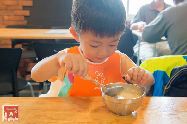 19號倉庫鐵板牛排 新營店：【台南新營】來自逢甲巷弄平價排餐｜戰斧牛排好霸氣｜雙倍主餐好滿足｜波霸奶茶喝到飽｜免費加飯加麵~~19號倉庫鐵板牛排新營店