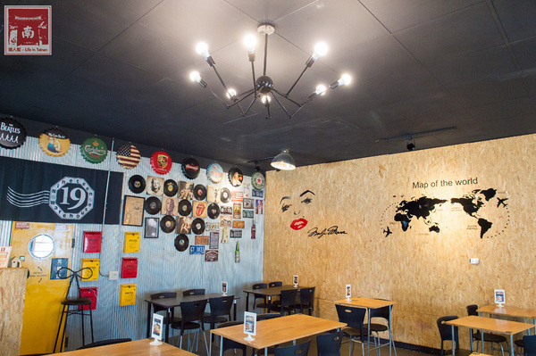 19號倉庫鐵板牛排 新營店：【台南新營】來自逢甲巷弄平價排餐｜戰斧牛排好霸氣｜雙倍主餐好滿足｜波霸奶茶喝到飽｜免費加飯加麵~~19號倉庫鐵板牛排新營店