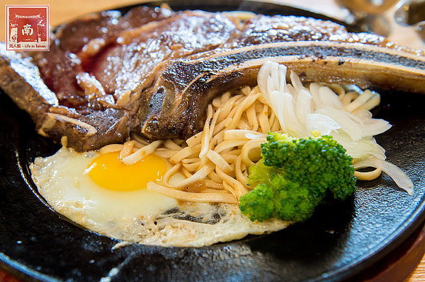 19號倉庫鐵板牛排 新營店：【台南新營】來自逢甲巷弄平價排餐｜戰斧牛排好霸氣｜雙倍主餐好滿足｜波霸奶茶喝到飽｜免費加飯加麵~~19號倉庫鐵板牛排新營店