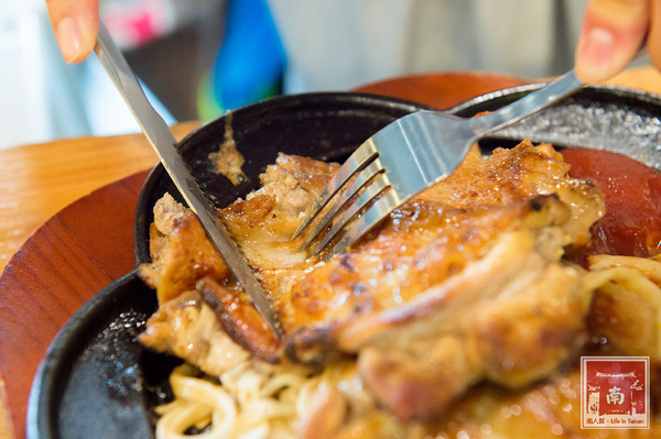 19號倉庫鐵板牛排 新營店：【台南新營】來自逢甲巷弄平價排餐｜戰斧牛排好霸氣｜雙倍主餐好滿足｜波霸奶茶喝到飽｜免費加飯加麵~~19號倉庫鐵板牛排新營店