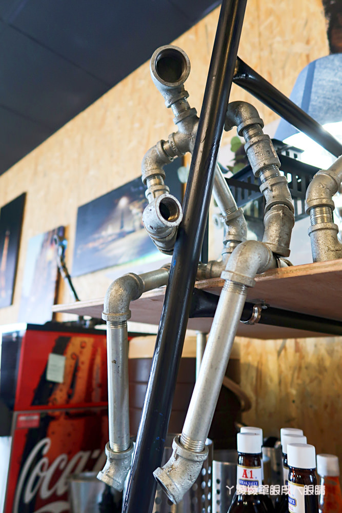 台南新營比臉還大的牛排|19號倉庫鐵板牛排,平價牛排店也喝得到珍珠奶茶!濃湯飲料無限暢飲