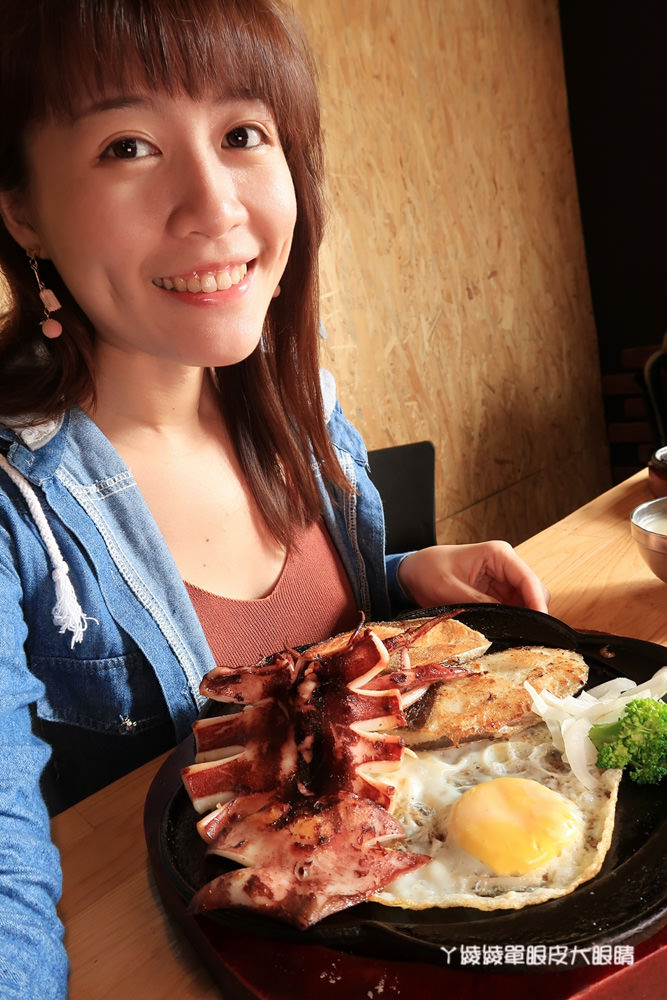 台南新營比臉還大的牛排|19號倉庫鐵板牛排,平價牛排店也喝得到珍珠奶茶!濃湯飲料無限暢飲