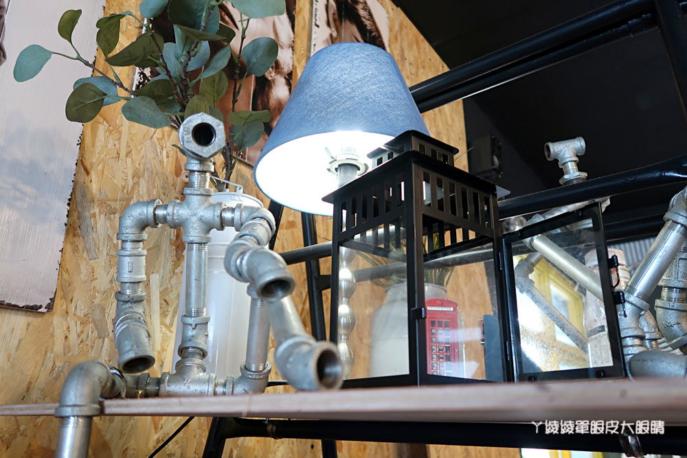 台南新營比臉還大的牛排|19號倉庫鐵板牛排,平價牛排店也喝得到珍珠奶茶!濃湯飲料無限暢飲