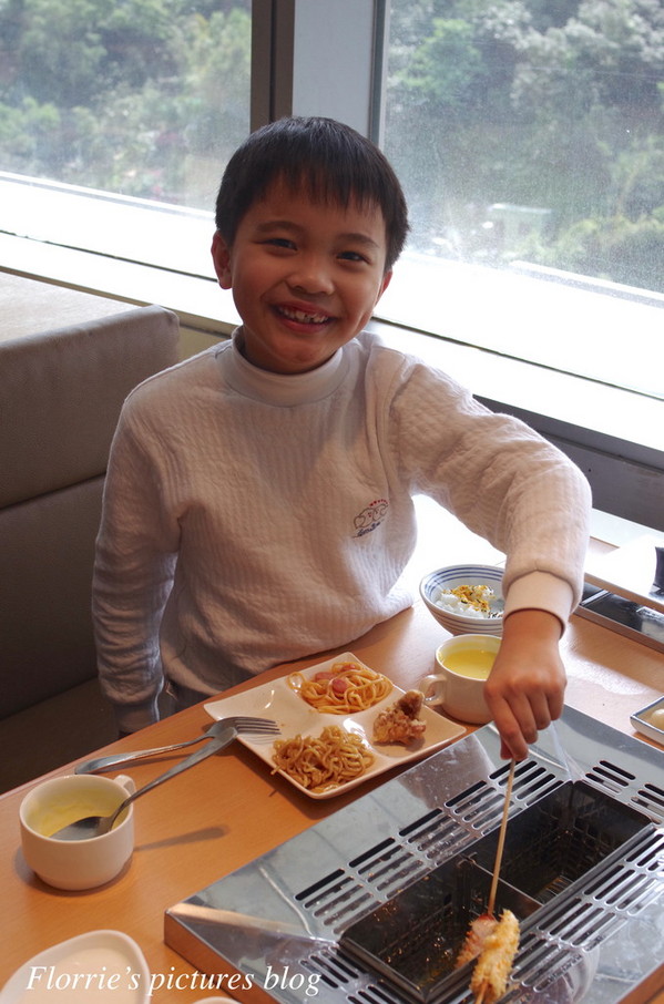 串家物語：南港區美食(CITYLINK南港店)~串家物語~台灣第一家日式串炸吃到飽，DIY炸不停也吃不停！