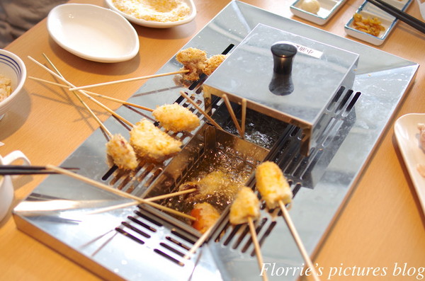 串家物語：南港區美食(CITYLINK南港店)~串家物語~台灣第一家日式串炸吃到飽，DIY炸不停也吃不停！