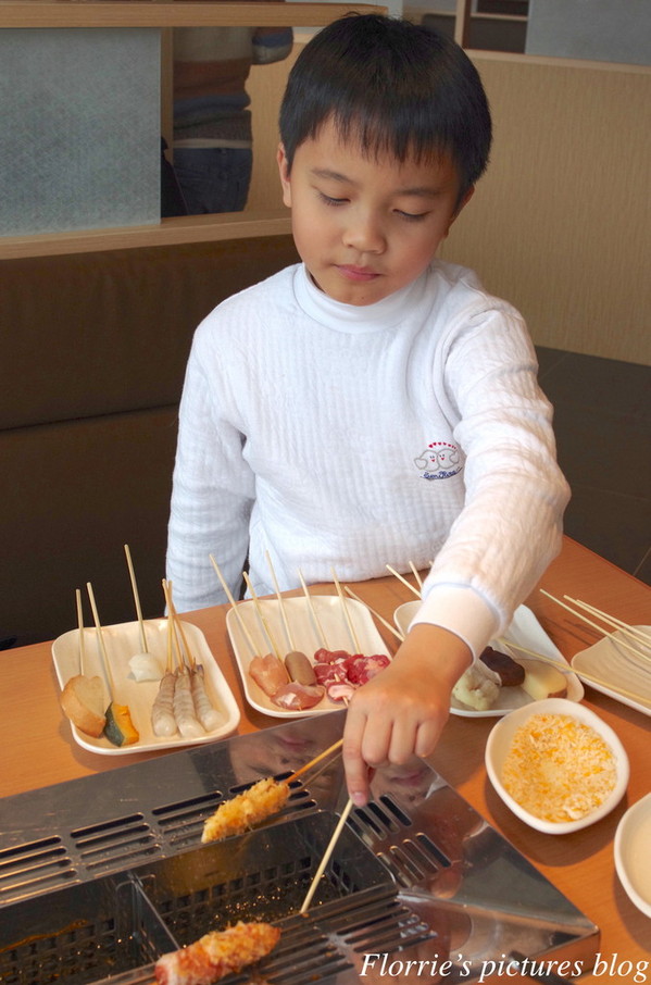 串家物語：南港區美食(CITYLINK南港店)~串家物語~台灣第一家日式串炸吃到飽，DIY炸不停也吃不停！