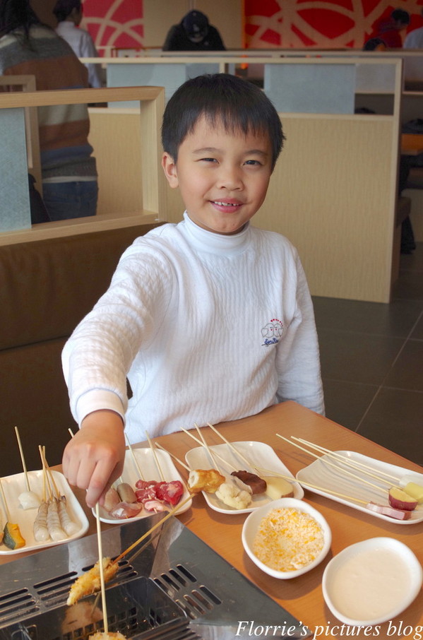 串家物語：南港區美食(CITYLINK南港店)~串家物語~台灣第一家日式串炸吃到飽，DIY炸不停也吃不停！