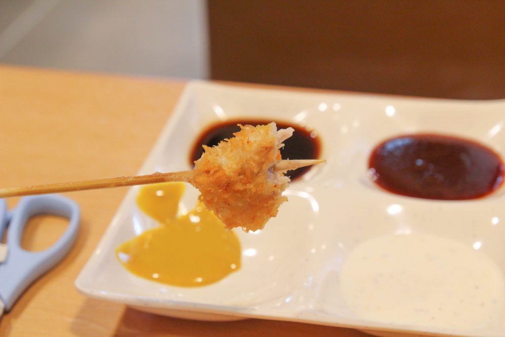 南港炸物吃到飽：日本串家物語進駐南港，30多種炸物無限供應~必吃炸蝦炸牛肉，日式熟食小菜草莓甜點(菜單.電話.訂位.網站.營業時間.價位.影片)