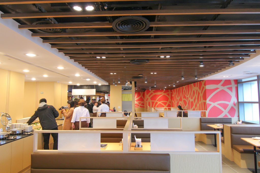 南港炸物吃到飽：日本串家物語進駐南港，30多種炸物無限供應~必吃炸蝦炸牛肉，日式熟食小菜草莓甜點(菜單.電話.訂位.網站.營業時間.價位.影片)