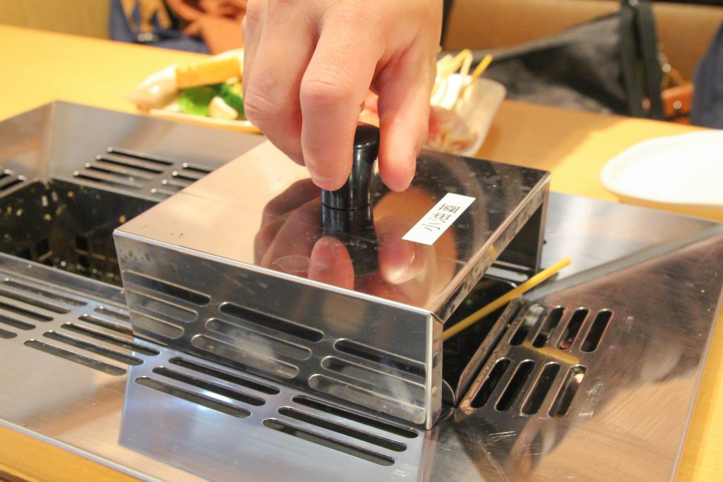 南港炸物吃到飽：日本串家物語進駐南港，30多種炸物無限供應~必吃炸蝦炸牛肉，日式熟食小菜草莓甜點(菜單.電話.訂位.網站.營業時間.價位.影片)