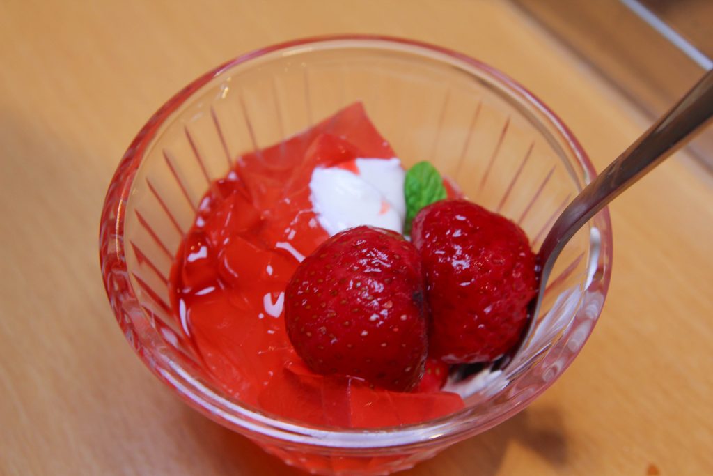 南港炸物吃到飽：日本串家物語進駐南港，30多種炸物無限供應~必吃炸蝦炸牛肉，日式熟食小菜草莓甜點(菜單.電話.訂位.網站.營業時間.價位.影片)