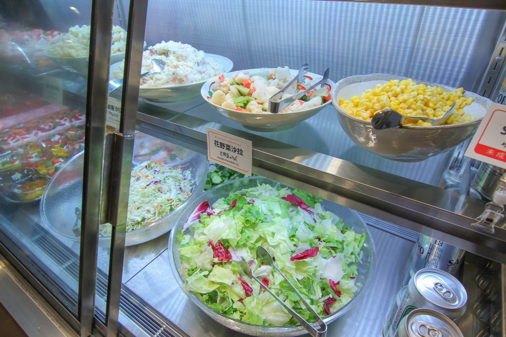 南港炸物吃到飽：日本串家物語進駐南港，30多種炸物無限供應~必吃炸蝦炸牛肉，日式熟食小菜草莓甜點(菜單.電話.訂位.網站.營業時間.價位.影片)