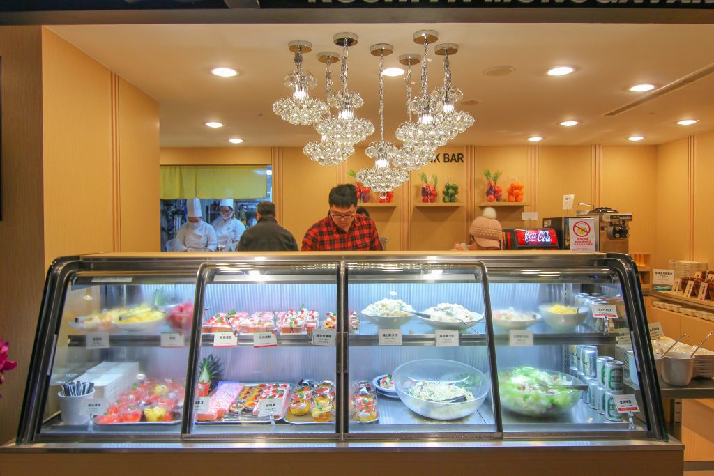 南港炸物吃到飽：日本串家物語進駐南港，30多種炸物無限供應~必吃炸蝦炸牛肉，日式熟食小菜草莓甜點(菜單.電話.訂位.網站.營業時間.價位.影片)