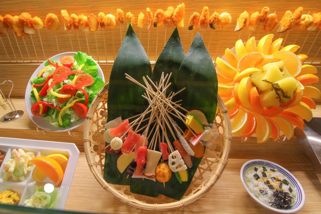 南港炸物吃到飽：日本串家物語進駐南港，30多種炸物無限供應~必吃炸蝦炸牛肉，日式熟食小菜草莓甜點(菜單.電話.訂位.網站.營業時間.價位.影片)