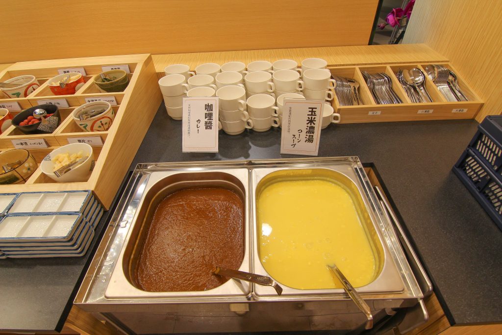 南港炸物吃到飽：日本串家物語進駐南港，30多種炸物無限供應~必吃炸蝦炸牛肉，日式熟食小菜草莓甜點(菜單.電話.訂位.網站.營業時間.價位.影片)