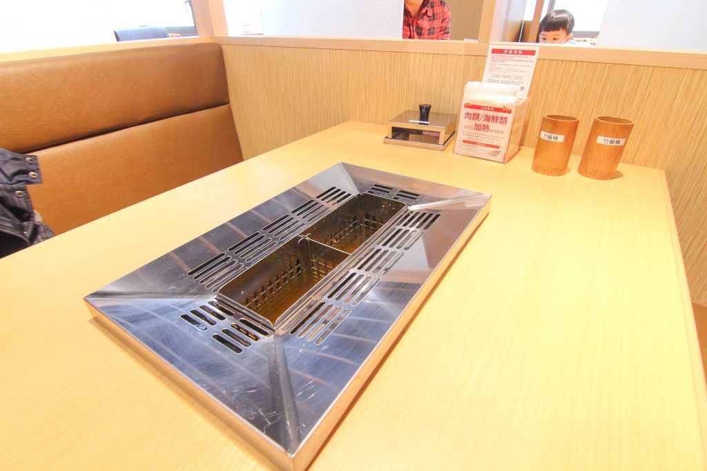 南港炸物吃到飽：日本串家物語進駐南港，30多種炸物無限供應~必吃炸蝦炸牛肉，日式熟食小菜草莓甜點(菜單.電話.訂位.網站.營業時間.價位.影片)