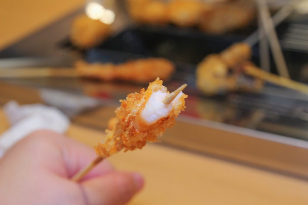 南港炸物吃到飽：日本串家物語進駐南港，30多種炸物無限供應~必吃炸蝦炸牛肉，日式熟食小菜草莓甜點(菜單.電話.訂位.網站.營業時間.價位.影片)