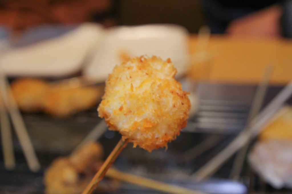 南港炸物吃到飽：日本串家物語進駐南港，30多種炸物無限供應~必吃炸蝦炸牛肉，日式熟食小菜草莓甜點(菜單.電話.訂位.網站.營業時間.價位.影片)