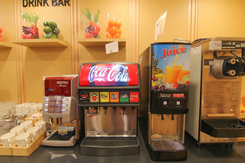 南港炸物吃到飽：日本串家物語進駐南港，30多種炸物無限供應~必吃炸蝦炸牛肉，日式熟食小菜草莓甜點(菜單.電話.訂位.網站.營業時間.價位.影片)