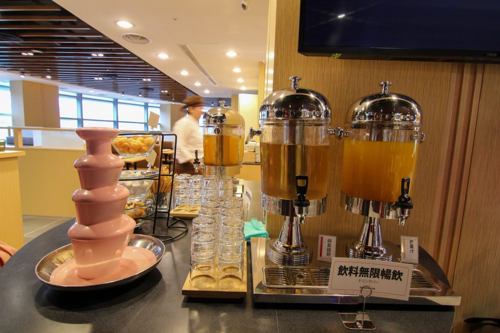 南港炸物吃到飽：日本串家物語進駐南港，30多種炸物無限供應~必吃炸蝦炸牛肉，日式熟食小菜草莓甜點(菜單.電話.訂位.網站.營業時間.價位.影片)