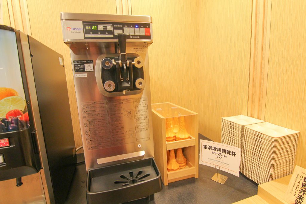 南港炸物吃到飽：日本串家物語進駐南港，30多種炸物無限供應~必吃炸蝦炸牛肉，日式熟食小菜草莓甜點(菜單.電話.訂位.網站.營業時間.價位.影片)