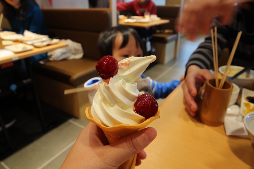 南港炸物吃到飽：日本串家物語進駐南港，30多種炸物無限供應~必吃炸蝦炸牛肉，日式熟食小菜草莓甜點(菜單.電話.訂位.網站.營業時間.價位.影片)