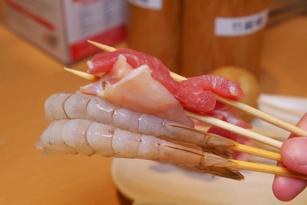 南港炸物吃到飽：日本串家物語進駐南港，30多種炸物無限供應~必吃炸蝦炸牛肉，日式熟食小菜草莓甜點(菜單.電話.訂位.網站.營業時間.價位.影片)