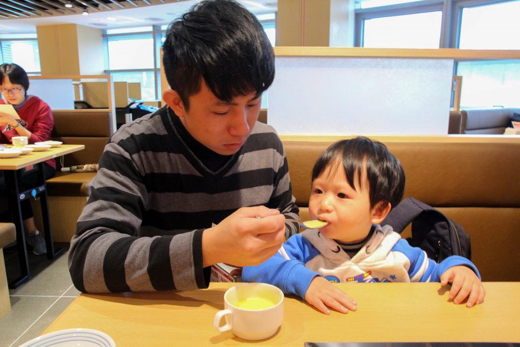 南港炸物吃到飽：日本串家物語進駐南港，30多種炸物無限供應~必吃炸蝦炸牛肉，日式熟食小菜草莓甜點(菜單.電話.訂位.網站.營業時間.價位.影片)