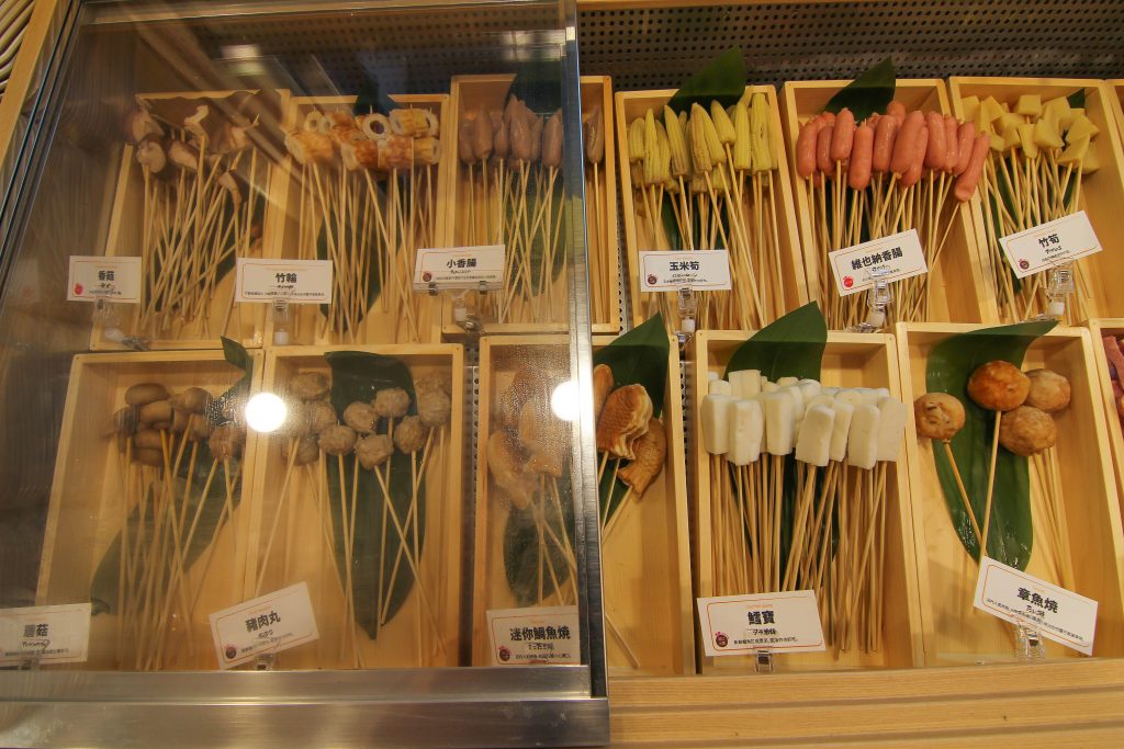 南港炸物吃到飽：日本串家物語進駐南港，30多種炸物無限供應~必吃炸蝦炸牛肉，日式熟食小菜草莓甜點(菜單.電話.訂位.網站.營業時間.價位.影片)