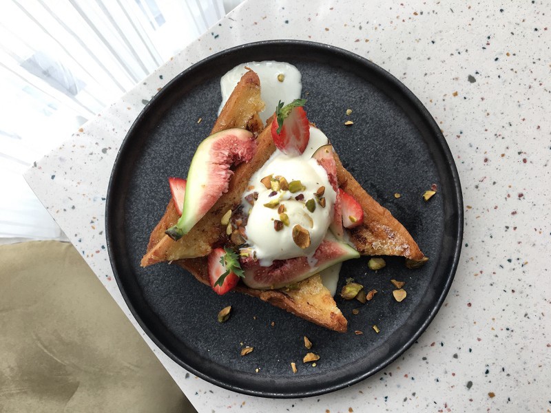 【台北｜西門站】ACME Breakfast CLUB＿西門町早午餐後起之秀＿純白窗簾搭著夢幻早餐愜意又悠閒