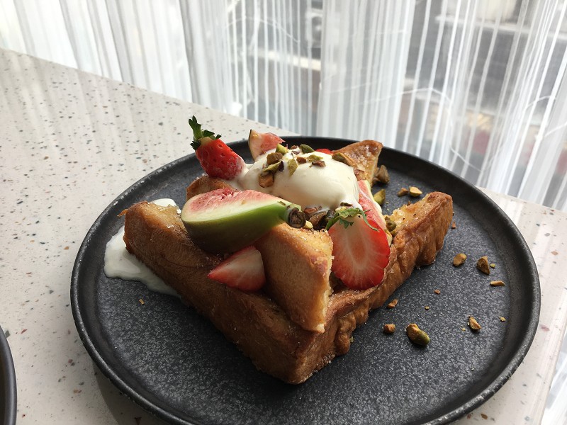 【台北｜西門站】ACME Breakfast CLUB＿西門町早午餐後起之秀＿純白窗簾搭著夢幻早餐愜意又悠閒