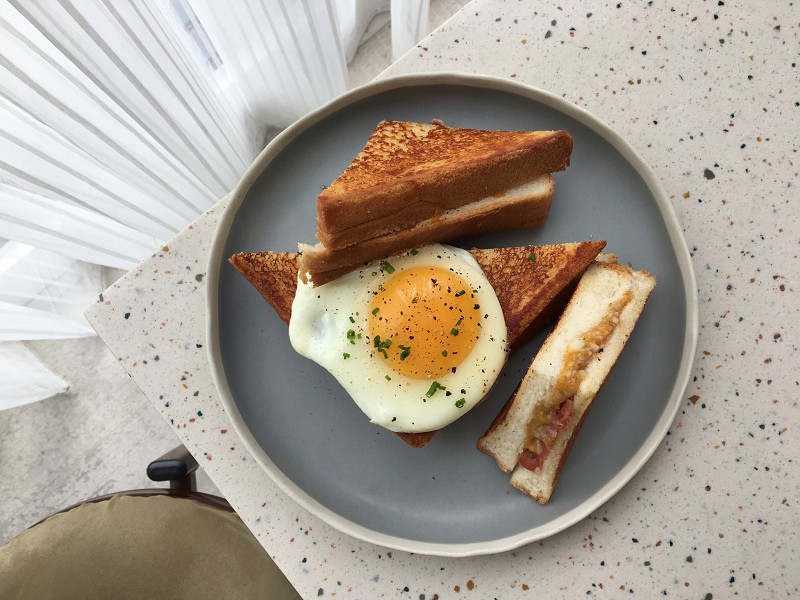 【台北｜西門站】ACME Breakfast CLUB＿西門町早午餐後起之秀＿純白窗簾搭著夢幻早餐愜意又悠閒