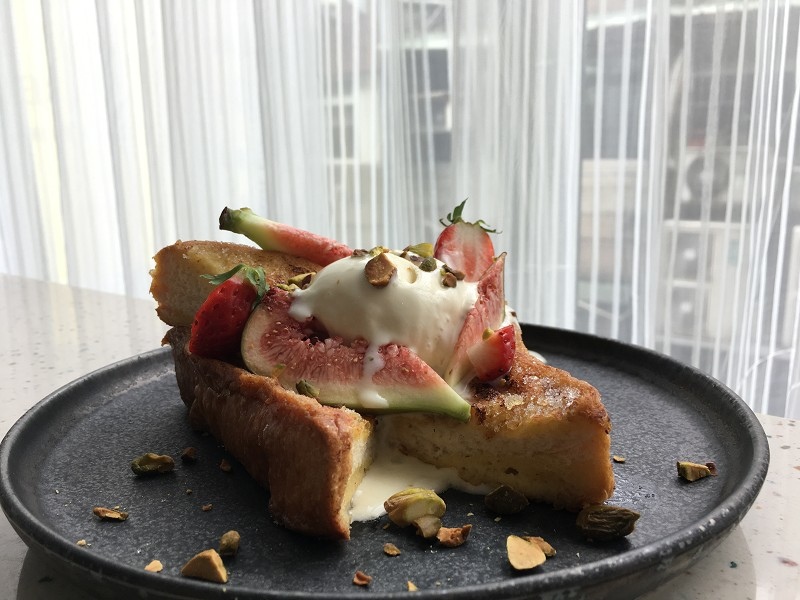 【台北｜西門站】ACME Breakfast CLUB＿西門町早午餐後起之秀＿純白窗簾搭著夢幻早餐愜意又悠閒