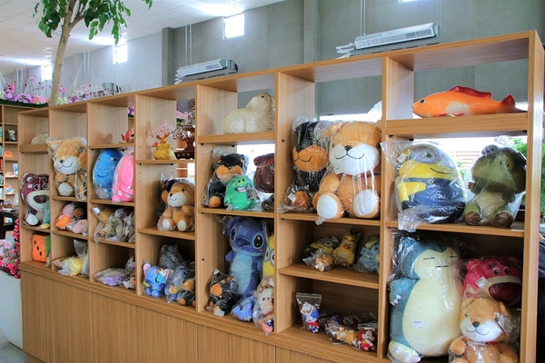 埔茂花市：【彰化芬園景點】埔茂花市~幸福花園咖啡，多肉植物及園藝造景，噴水池木藝造景好拍，DIY盆器，溜滑梯，盪鞦韆和戲沙池，親子遊趴趴GO