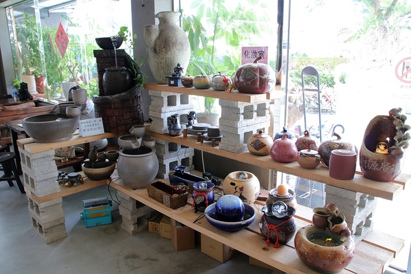 埔茂花市：【彰化芬園景點】埔茂花市~幸福花園咖啡，多肉植物及園藝造景，噴水池木藝造景好拍，DIY盆器，溜滑梯，盪鞦韆和戲沙池，親子遊趴趴GO