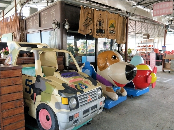 埔茂花市：【彰化芬園景點】埔茂花市~幸福花園咖啡，多肉植物及園藝造景，噴水池木藝造景好拍，DIY盆器，溜滑梯，盪鞦韆和戲沙池，親子遊趴趴GO