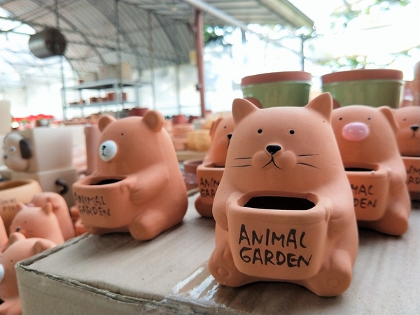 埔茂花市：【彰化芬園景點】埔茂花市~幸福花園咖啡，多肉植物及園藝造景，噴水池木藝造景好拍，DIY盆器，溜滑梯，盪鞦韆和戲沙池，親子遊趴趴GO