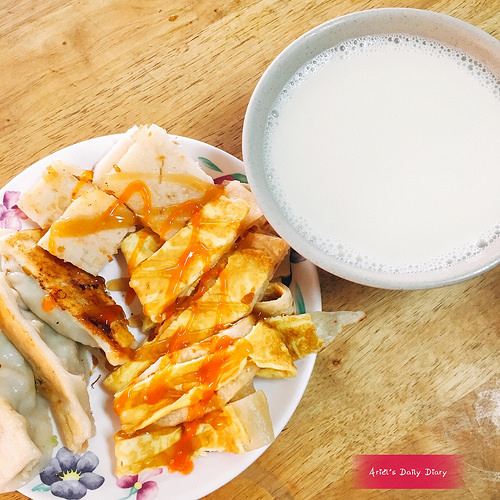 【台南美食】立大早點 ◆ 古早味蛋餅 • 現煮豆漿 • 鮮肉鍋貼 ◆ 屬於南大人的早餐回憶