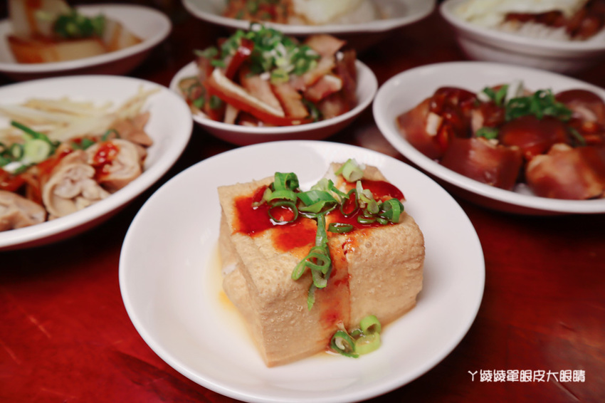 新竹美食小吃推薦禾日香滷肉飯，長和宮附近平價滷肉飯！必點太陽飯跟海鮮什錦麵