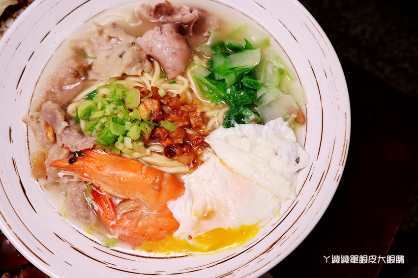 新竹美食小吃推薦禾日香滷肉飯，長和宮附近平價滷肉飯！必點太陽飯跟海鮮什錦麵