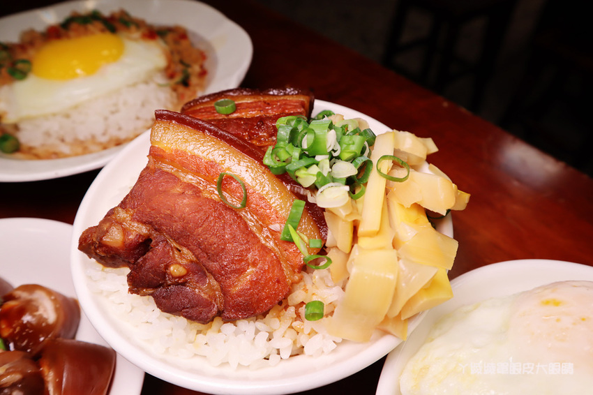 新竹美食小吃推薦禾日香滷肉飯，長和宮附近平價滷肉飯！必點太陽飯跟海鮮什錦麵